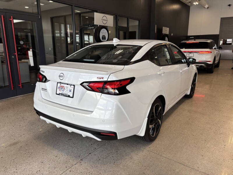 2025 Nissan Versa SR