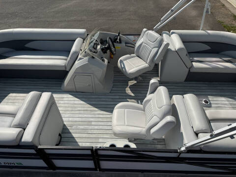 2017 Crest II 230 SLC