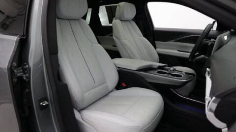 2024 Cadillac LYRIQ Luxury 1