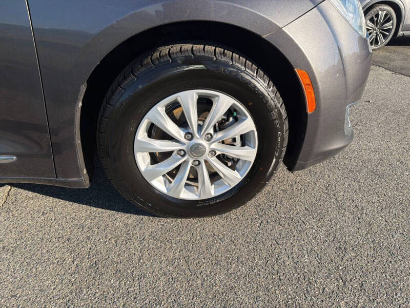 2017 Chrysler Pacifica Touring-L