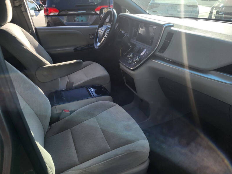 2015 Toyota Sienna LE 8-Passenger