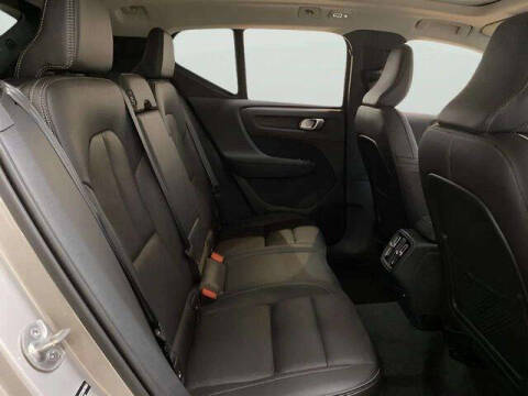2025 Volvo XC40 B5 Plus Bright Theme