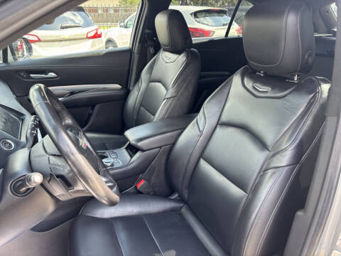 2023 Cadillac XT4 Premium Luxury