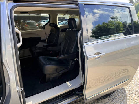 2017 Chrysler Pacifica Touring-L