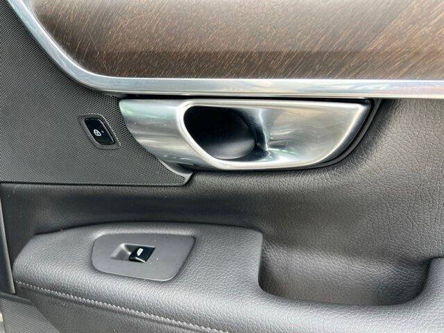 2020 Volvo V90 Cross Country T6