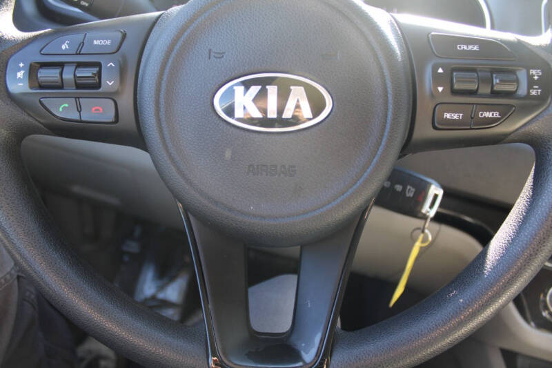 2018 Kia Sedona L