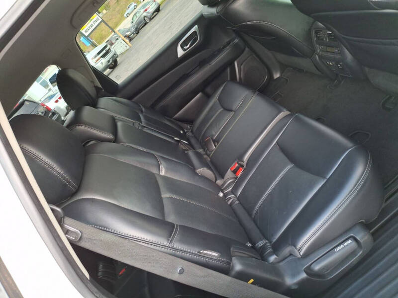 2019 Nissan Pathfinder SL