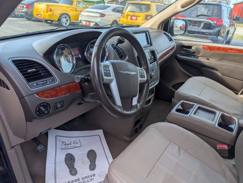 2015 Chrysler Town and Country Touring-L