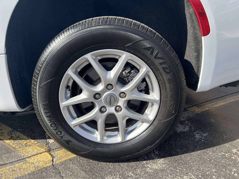 2024 Chrysler Voyager LX