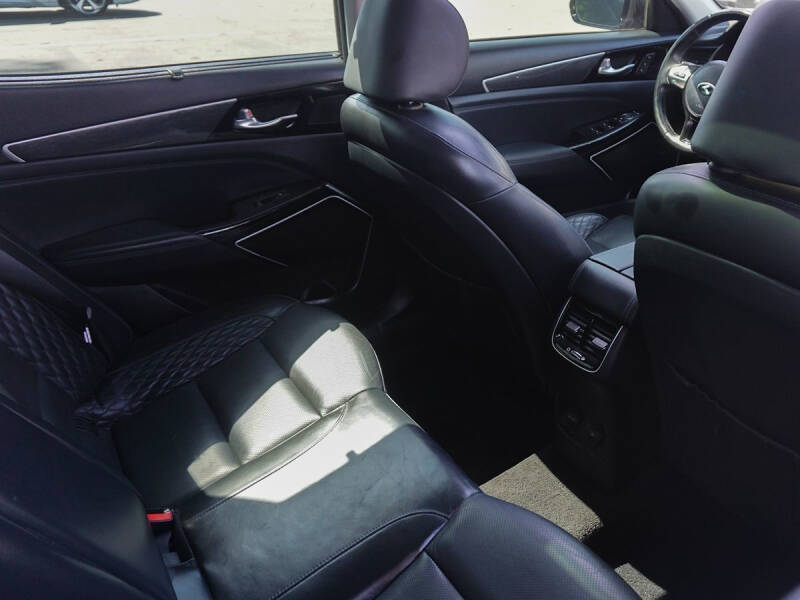 2017 Kia Cadenza Limited