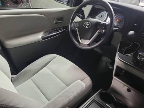 2019 Toyota Sienna LE 7-Passenger