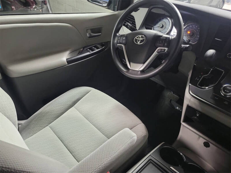 2019 Toyota Sienna LE 7-Passenger