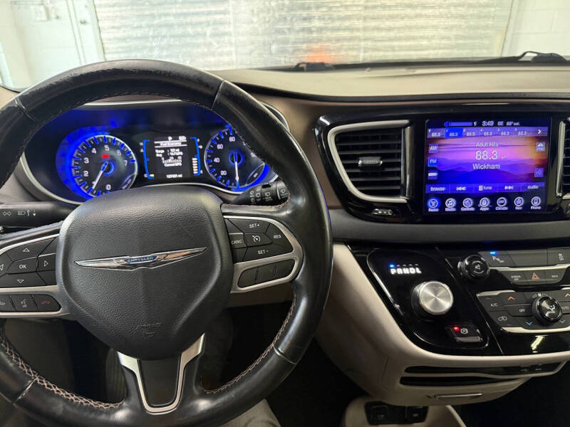 2017 Chrysler Pacifica Touring-L
