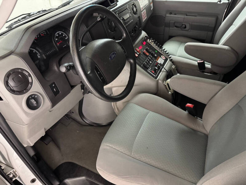 2010 Ford E-Series E-450 SD