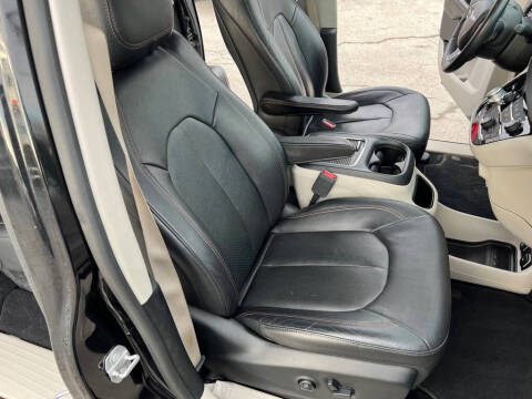 2017 Chrysler Pacifica Touring-L Plus