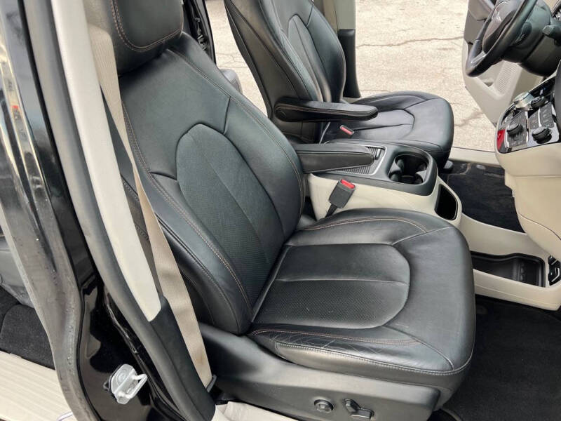 2017 Chrysler Pacifica Touring-L Plus