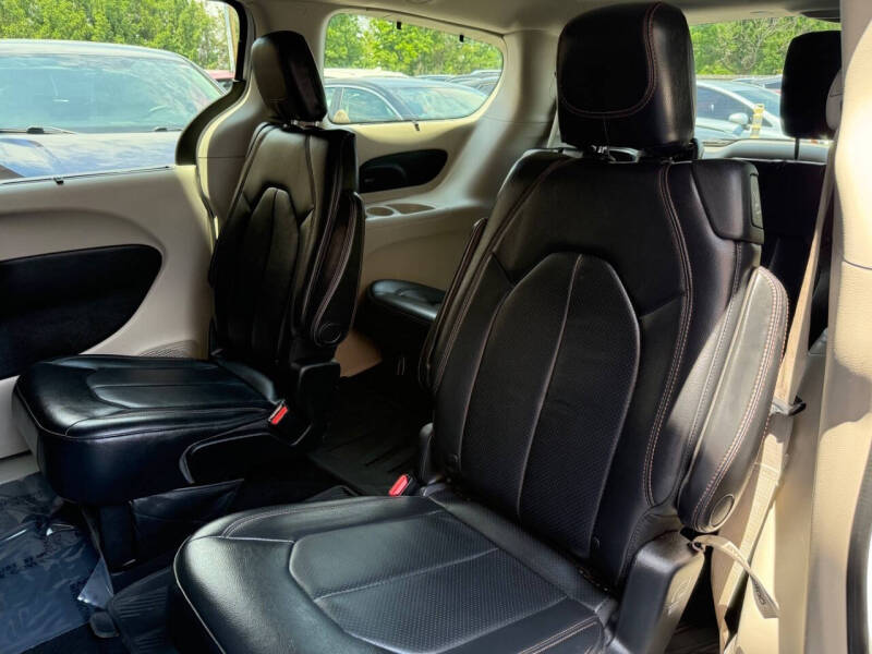 2017 Chrysler Pacifica Touring-L Plus