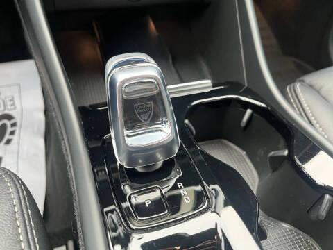 2023 Volvo XC40 B5 Plus Dark Theme