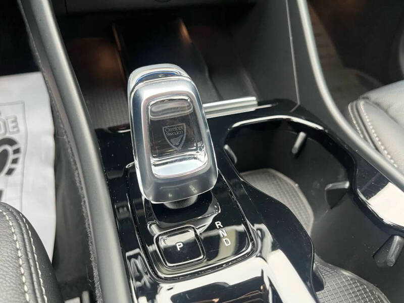 2023 Volvo XC40 B5 Plus Dark Theme