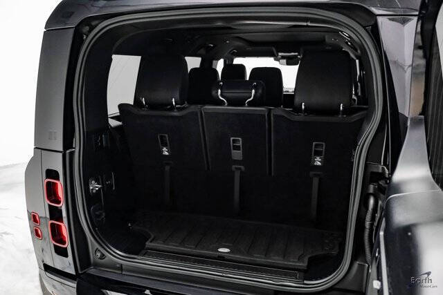 2024 Land Rover Defender 130 P400 X-Dynamic SE