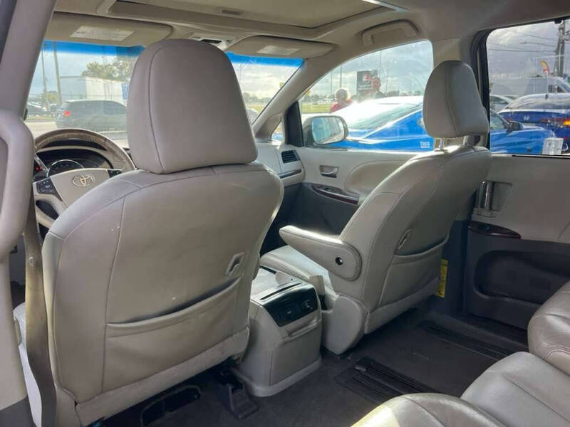 2011 Toyota Sienna XLE 8-Passenger