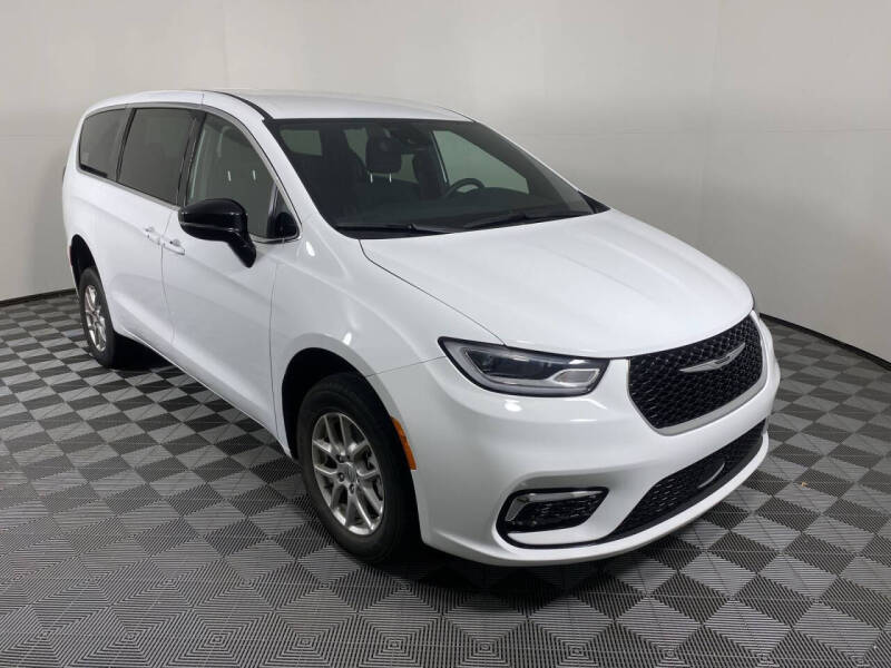 2024 Chrysler Pacifica Touring