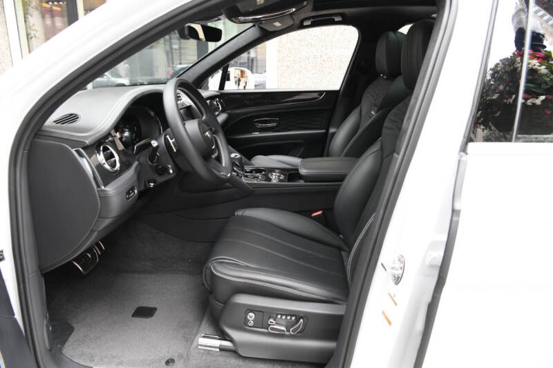 2024 Bentley Bentayga Azure V8