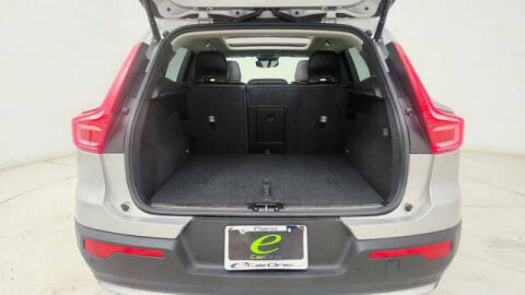 2025 Volvo XC40 B5 Plus Bright Theme