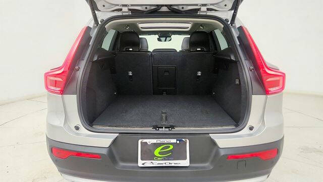 2025 Volvo XC40 B5 Plus Bright Theme