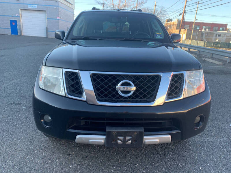 2011 Nissan Pathfinder LE