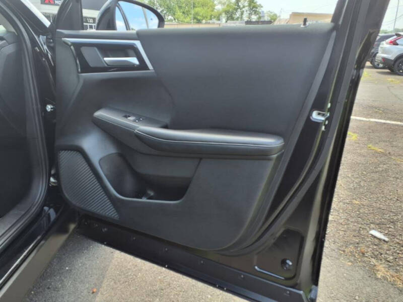 2024 Mitsubishi Outlander ES