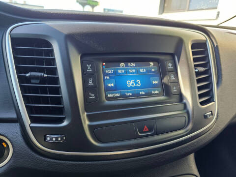 2015 Chrysler 200 LX