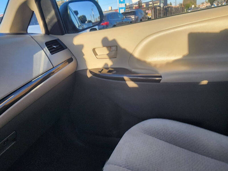 2014 Toyota Sienna LE 7-Passenger Auto Access Seat