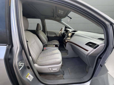 2014 Toyota Sienna XLE 8-Passenger