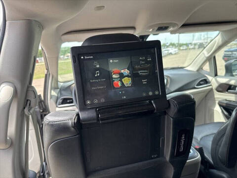 2017 Chrysler Pacifica Touring-L Plus
