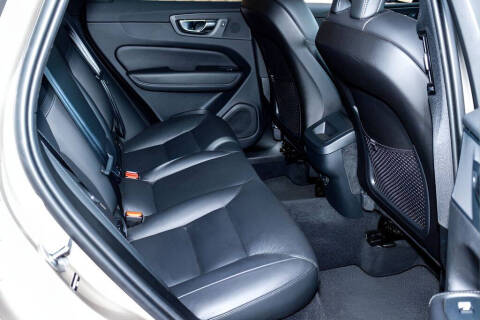 2025 Volvo XC60 B5 Plus Dark Theme