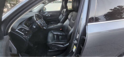 2016 Volvo XC90 T6 Momentum