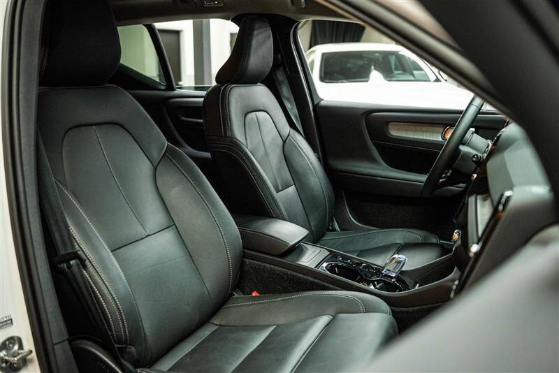 2024 Volvo XC40 B5 Plus Bright Theme