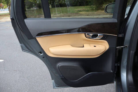 2018 Volvo XC90 T6 Momentum