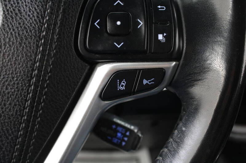 2017 Toyota Highlander SE