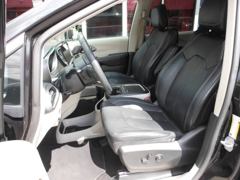 2022 Chrysler Pacifica Touring L