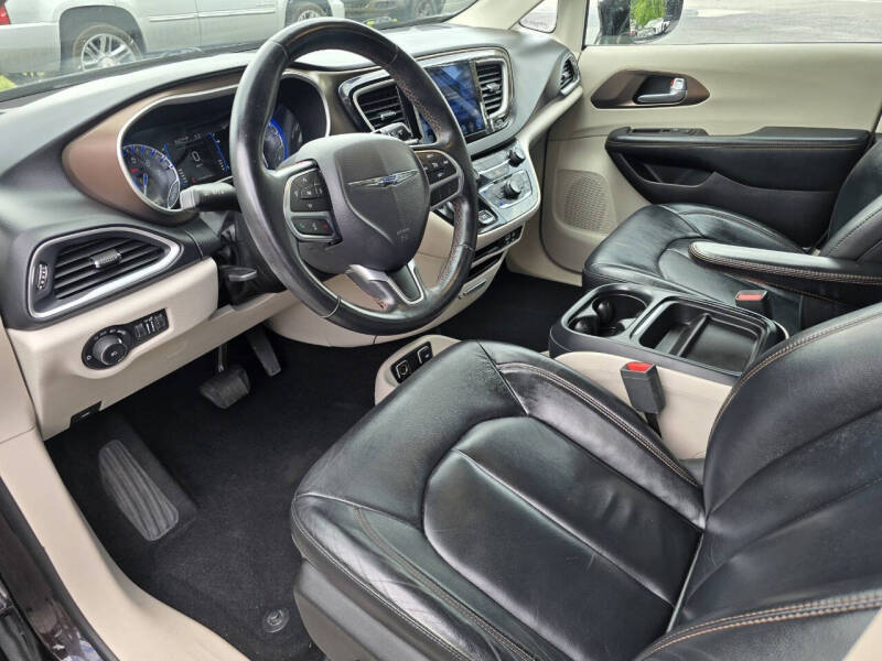 2017 Chrysler Pacifica Touring-L