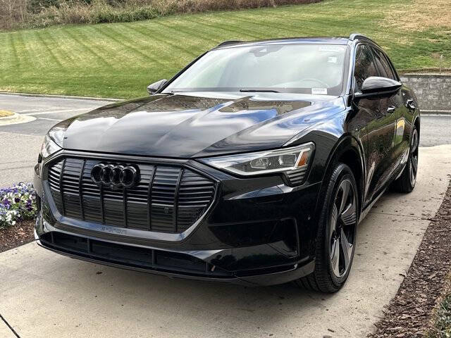 2022 Audi e-tron quattro Premium Plus