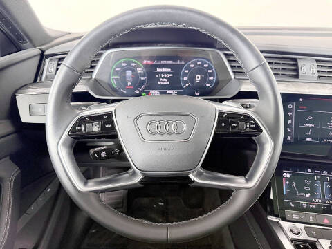 2023 Audi e-tron quattro Premium