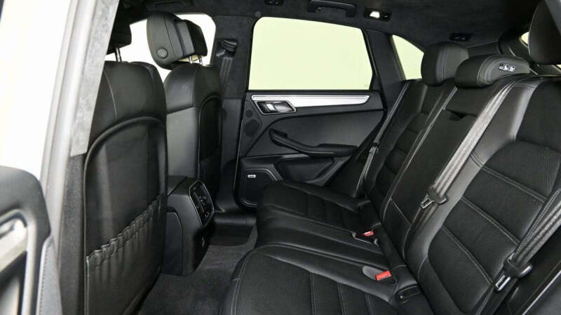 2021 Porsche Macan Turbo