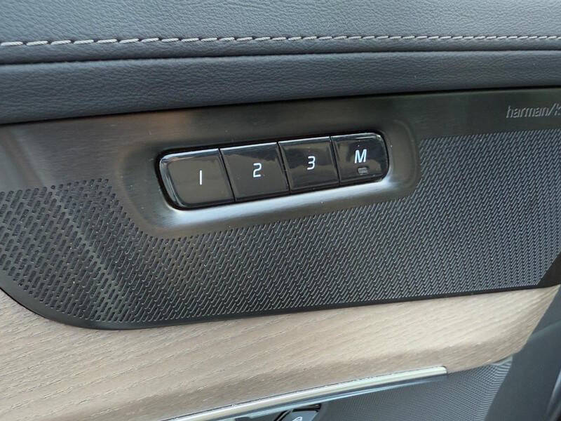 2025 Volvo XC90 B6 Plus Bright Theme 7P