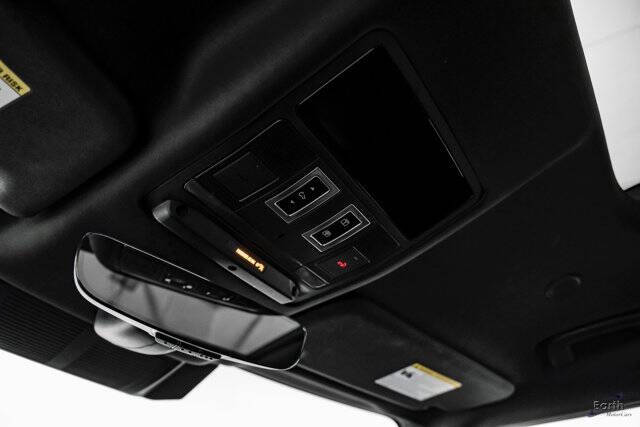 2024 Land Rover Defender 130 P400 X-Dynamic SE