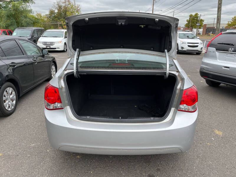 2014 Chevrolet Cruze LS photo 8