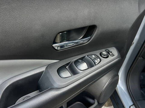 2021 Nissan Kicks SR