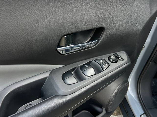 2021 Nissan Kicks SR